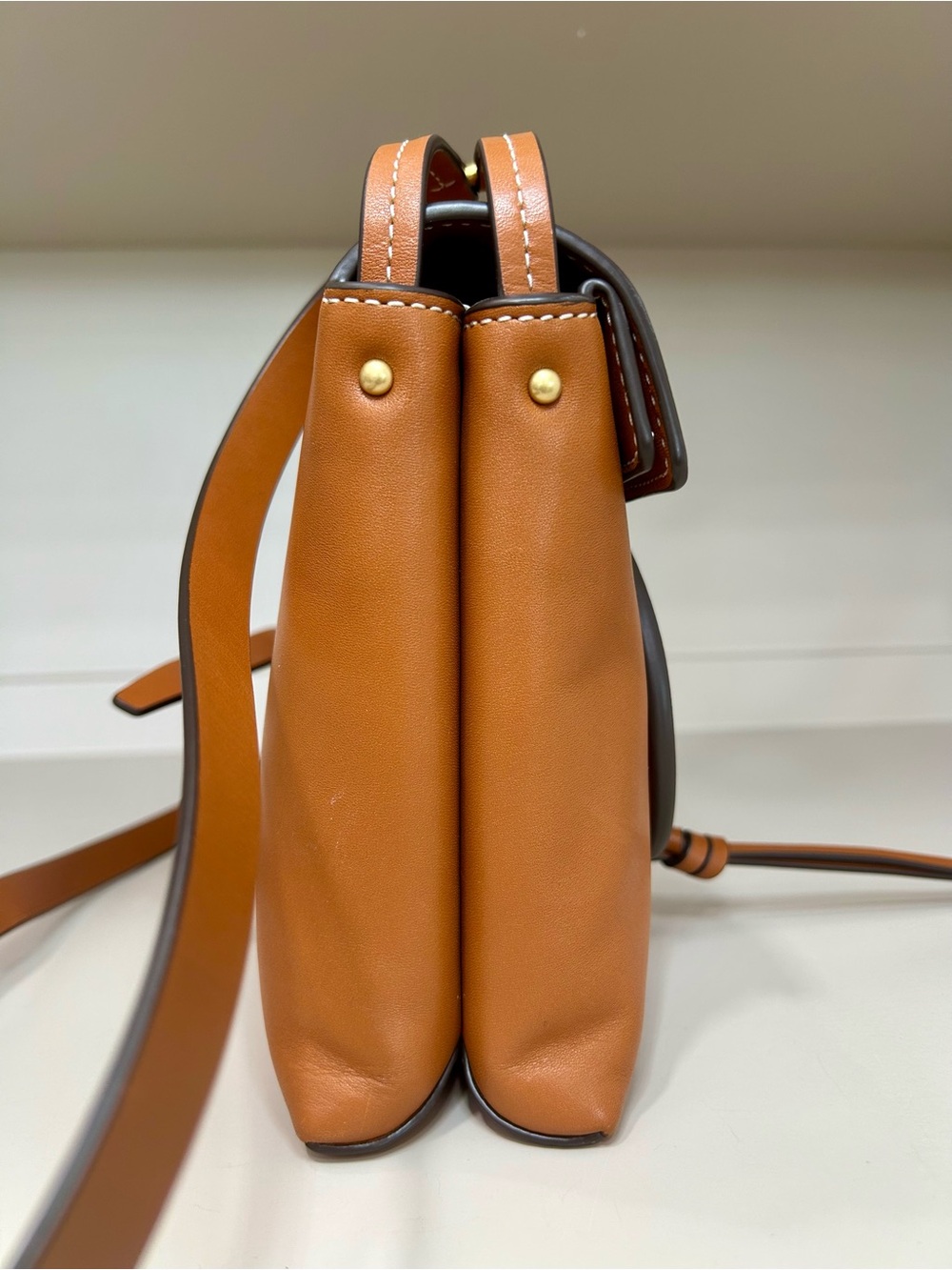 Authentic Tory Burch Miller Crossbody Aged Camello Leather Tassel Flap Bag Purse - Picture 4 of 16